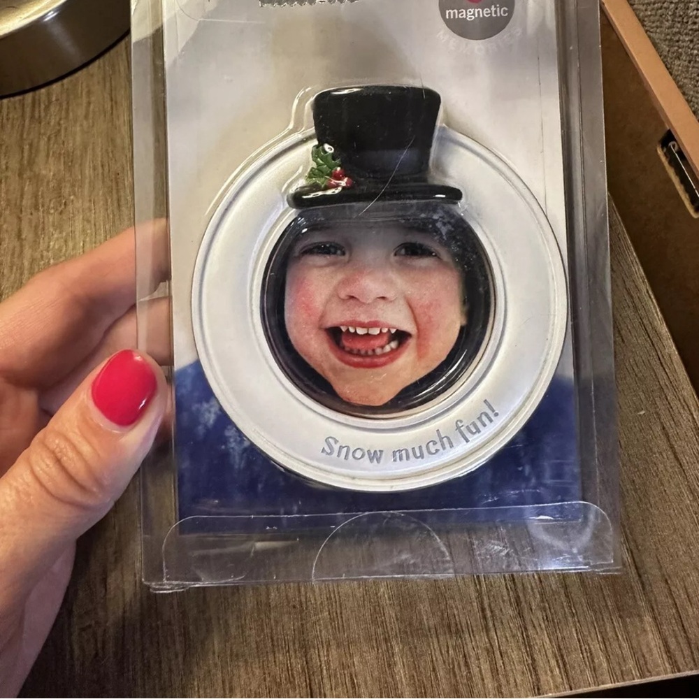 Fridge magnet, snowman face. Brand new.